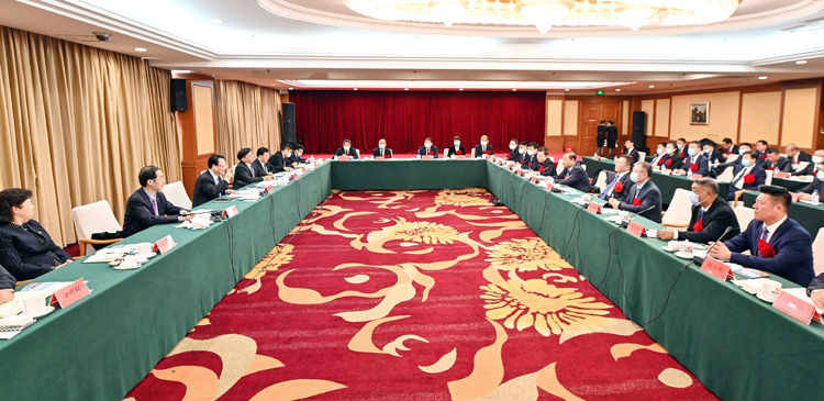 吉林省全国脱贫攻坚总结表彰获奖人员座谈会举行