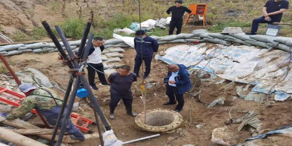 2021-08-31吉林中部供水公司党总支副书记、副总经理王静波，副总经理袁木林一行到辽平项目区检查指导工作 (2).jpeg