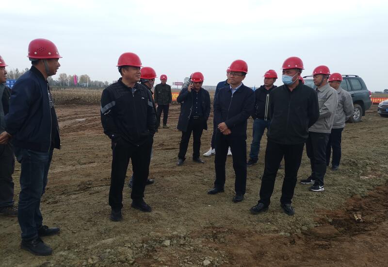 2021-10-15水工局公司领导到五分局辉发河项目进行调研1.jpg