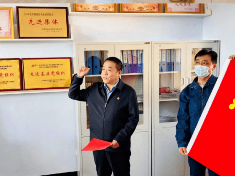 2021-11-19省国资委党委副书记刘子军一行到地方水电集团发电抚松分公司运行车间党支部开展党支部联系点对接调研活动 (7).png